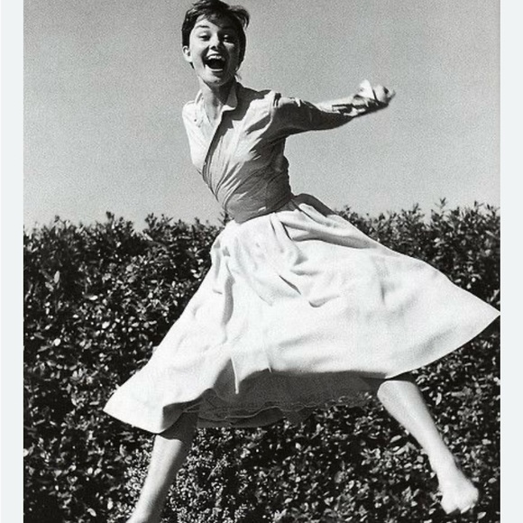 Meet your Posher, PhoebeNoel - Picture 3 of 15